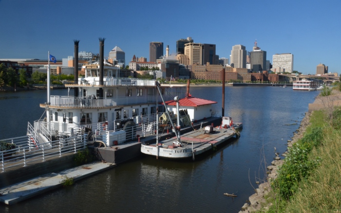 The Mississippi River from Harriet Island lokoing toward downtown